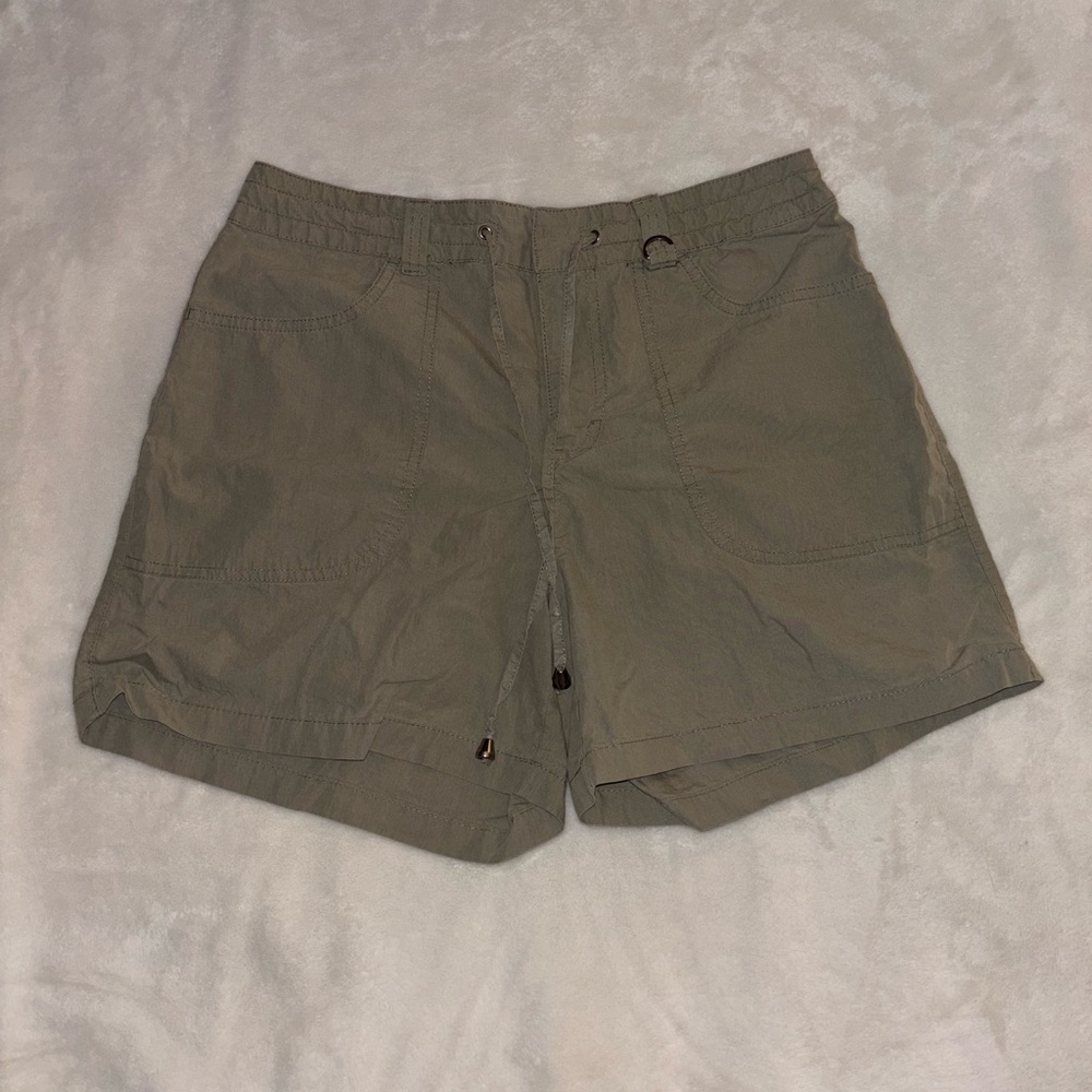 Woman’s size 8 green utility shorts